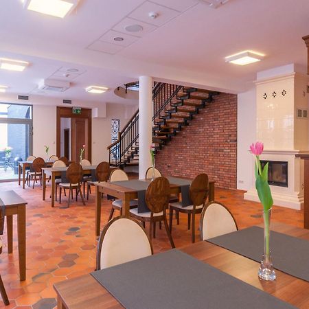 Gosciniec Kasztel U Gostla Hotell Murowana Goślina Eksteriør bilde