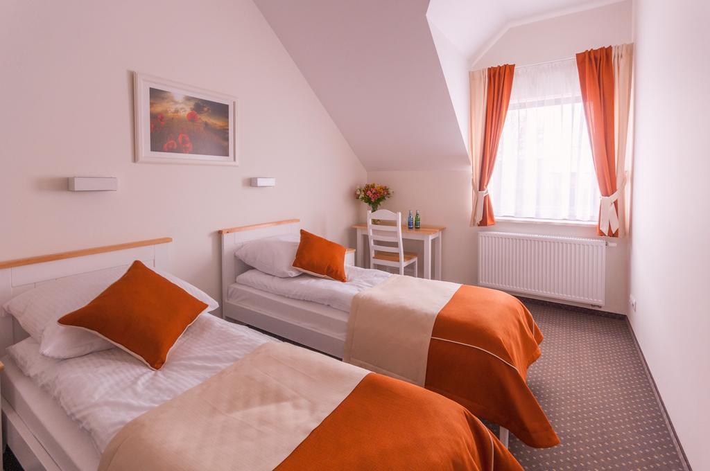 Gosciniec Kasztel U Gostla Hotell Murowana Goślina Rom bilde