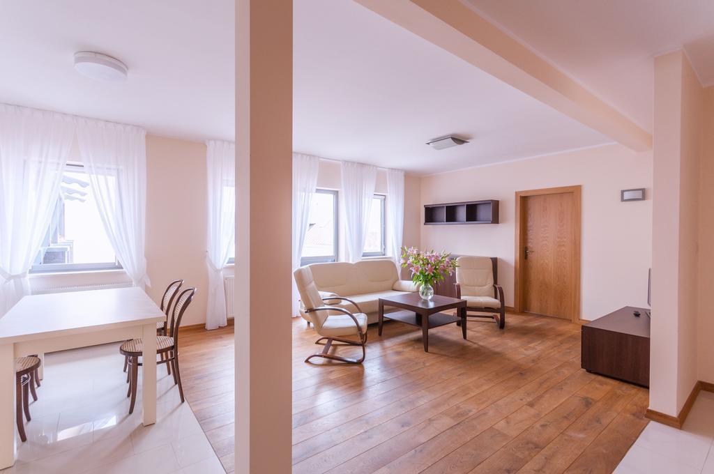 Gosciniec Kasztel U Gostla Hotell Murowana Goślina Rom bilde