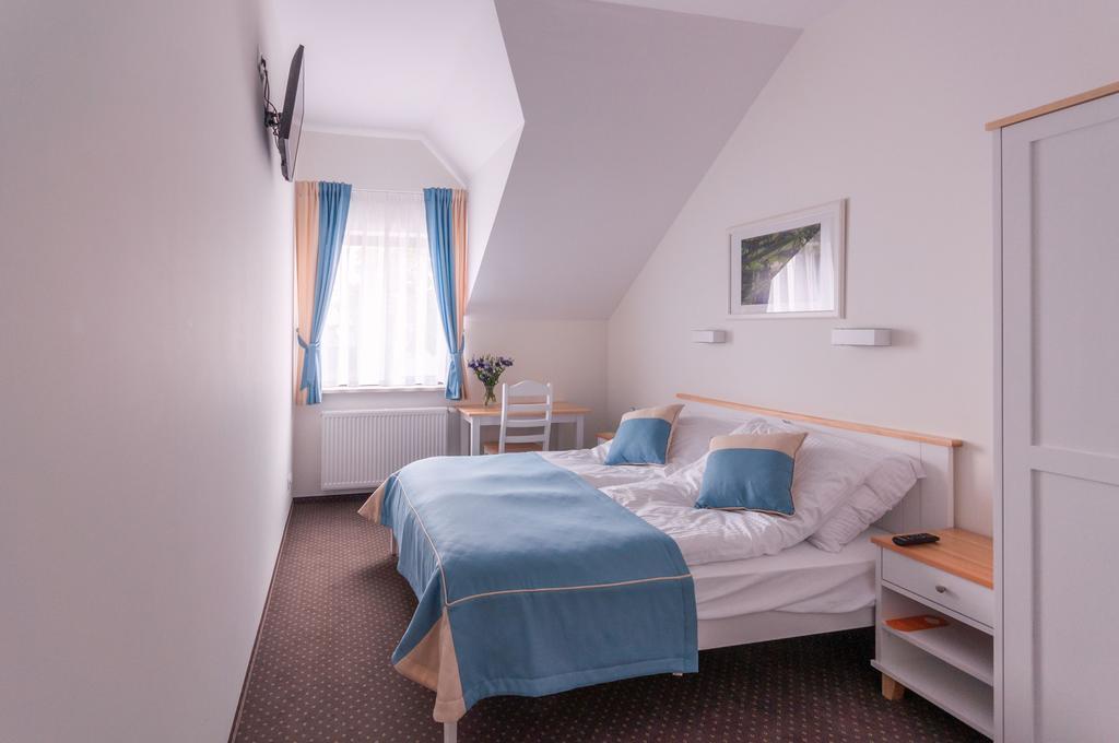 Gosciniec Kasztel U Gostla Hotell Murowana Goślina Rom bilde