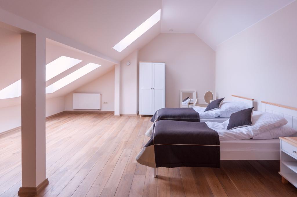 Gosciniec Kasztel U Gostla Hotell Murowana Goślina Rom bilde